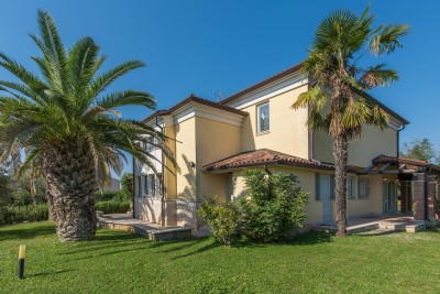 Einzigartige, wunderschöne Villa mit herrlichem Garten*900 m vom Meer entfernt*