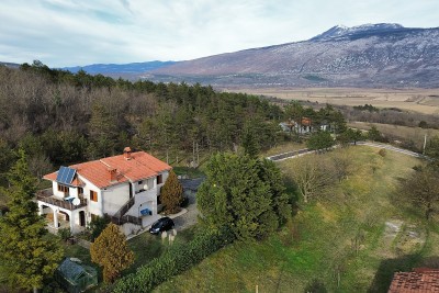 Wohnhaus mit 2 Wohneinheiten und zusätzlichem Baugrund in sonniger Lage